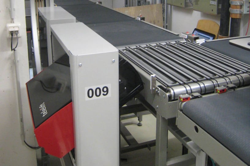 Die Vorhaltung einer späteren modularen Erweiterung von Sortierplätzen, fördertechnischen Einrichtungen und Steuerungskomponenten wurde bei der Ausführung der Anlage berücksichtigt. Die horizontale Verteilung auf den Etagen wird manuell durch die Mitarbeiter der Zentralbibliothek organisiert. 