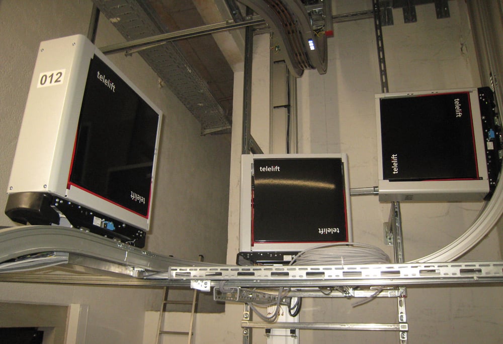  Die Medien (Bücher, Zeitschriften, CD/DVD, usw.) werden einzeln in den Rückgabeautomaten eingelegt, über RFID identifiziert und im Bibliothekssystem zurückgebucht.